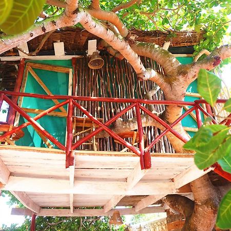 Diani Hostel Diani Beach Bagian luar foto