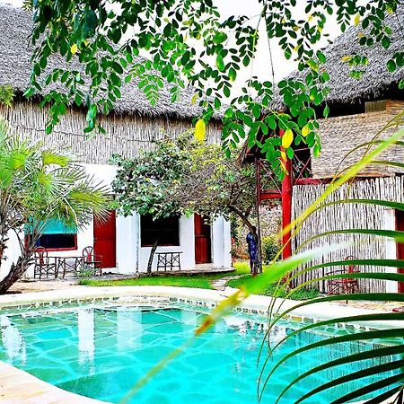 Diani Hostel Diani Beach Bagian luar foto