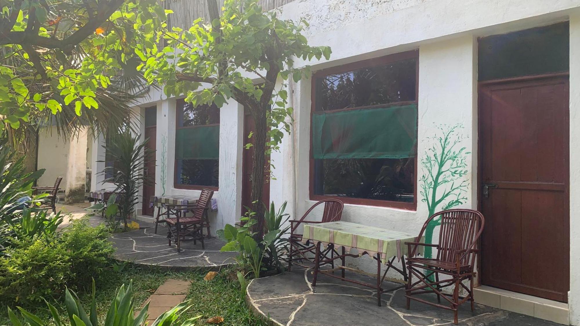 Diani Hostel Diani Beach Bagian luar foto