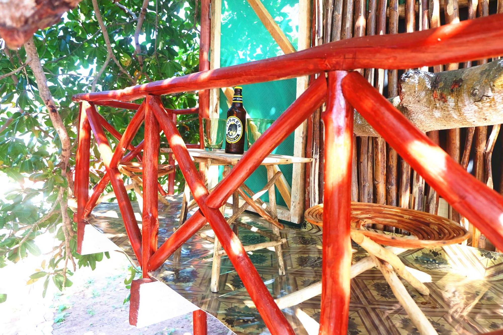 Diani Hostel Diani Beach Bagian luar foto