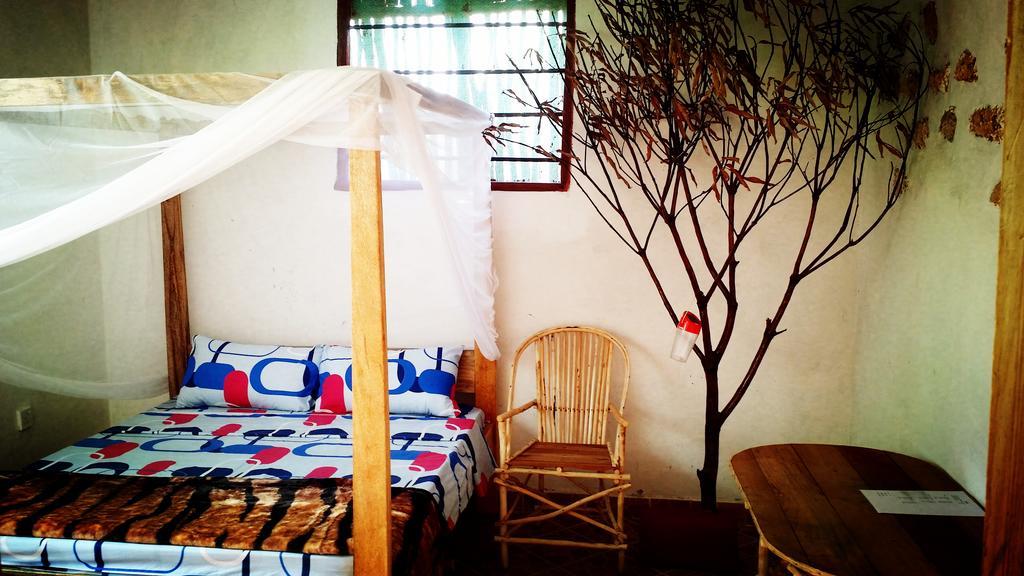 Diani Hostel Diani Beach Bagian luar foto