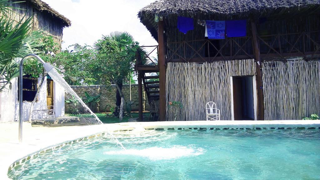 Diani Hostel Diani Beach Bagian luar foto