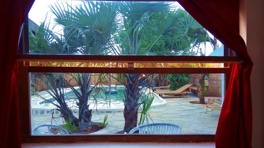 Diani Hostel Diani Beach Bagian luar foto