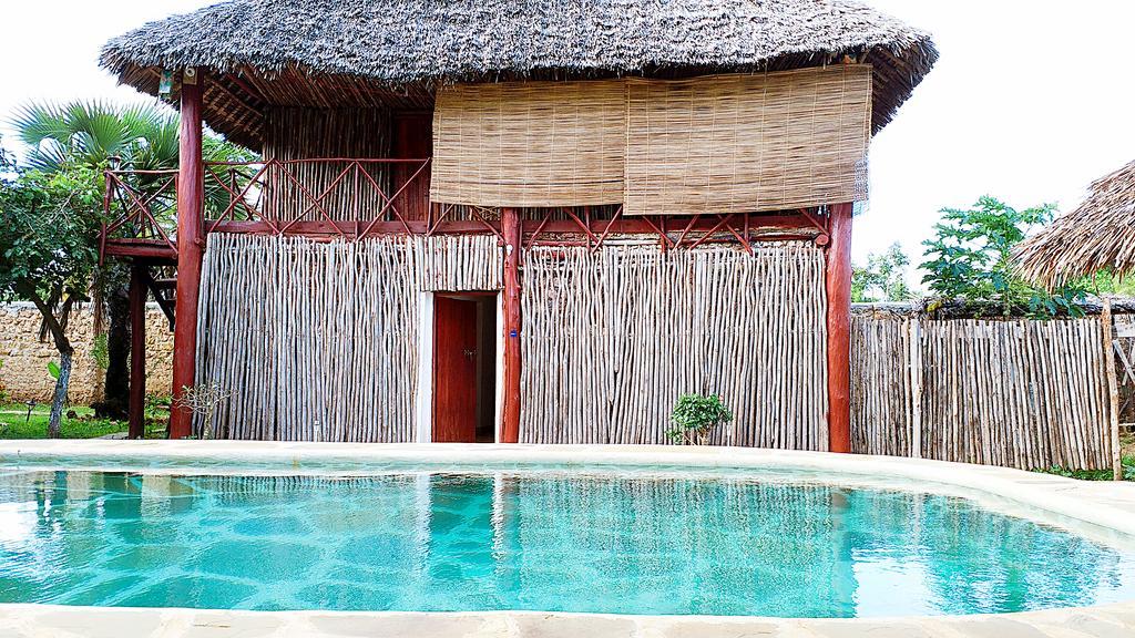 Diani Hostel Diani Beach Bagian luar foto