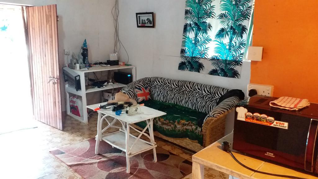 Diani Hostel Diani Beach Bagian luar foto