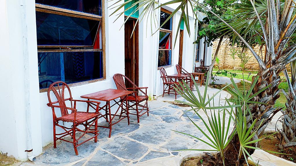 Diani Hostel Diani Beach Bagian luar foto