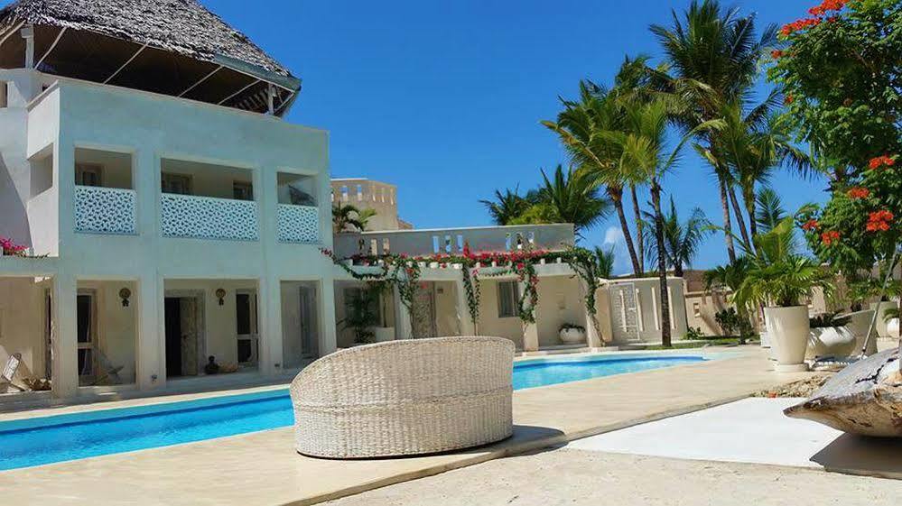 Diani Hostel Diani Beach Bagian luar foto
