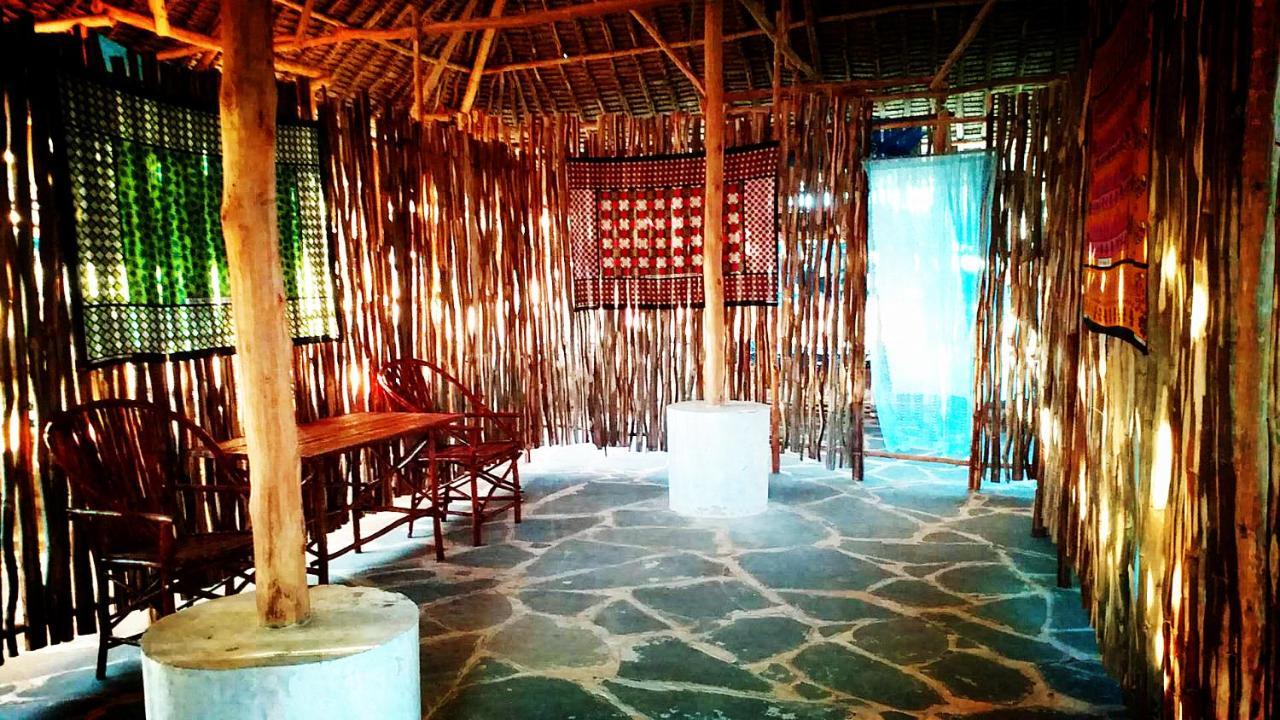 Diani Hostel Diani Beach Bagian luar foto