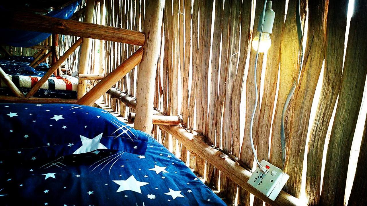 Diani Hostel Diani Beach Bagian luar foto