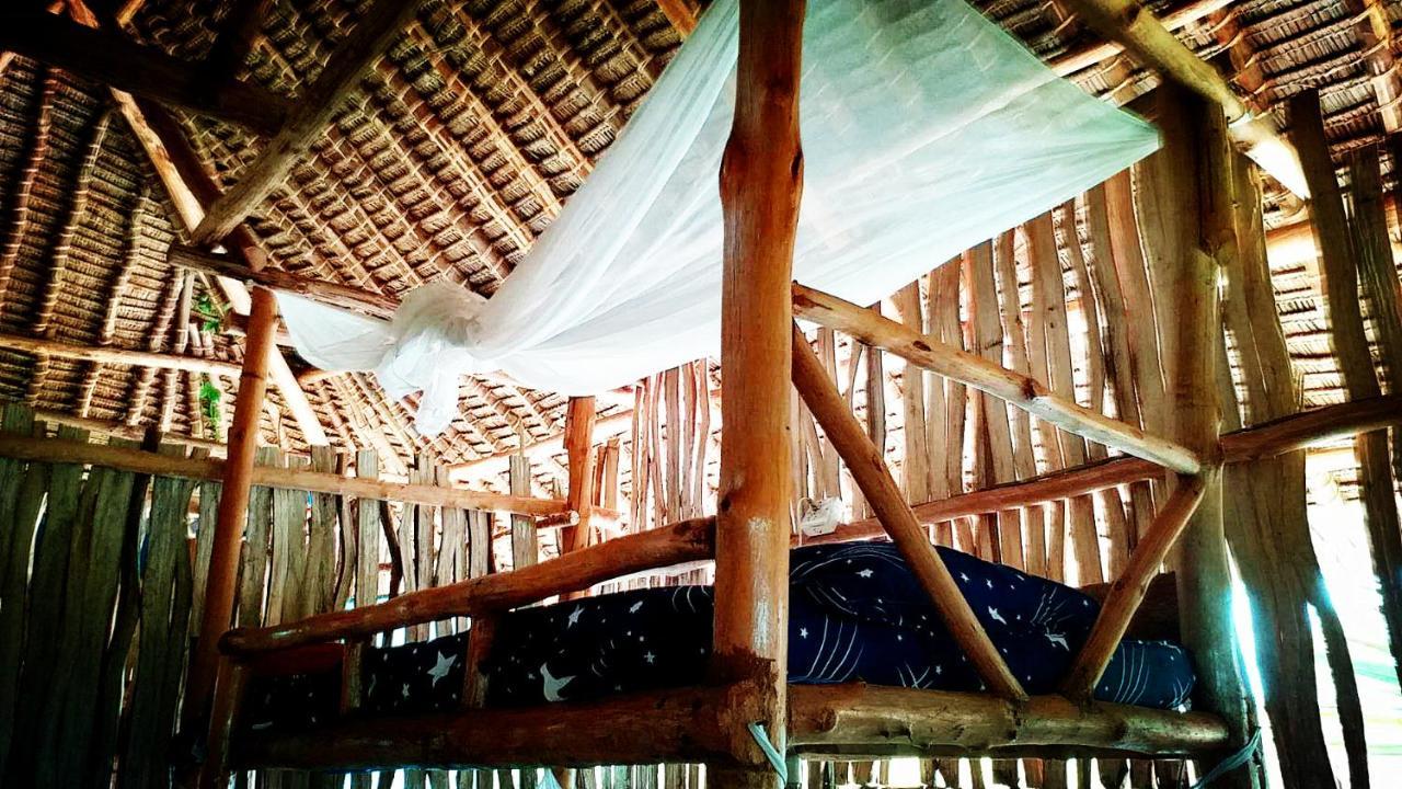 Diani Hostel Diani Beach Bagian luar foto